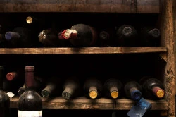 Restaurant proposant un large choix de vins  